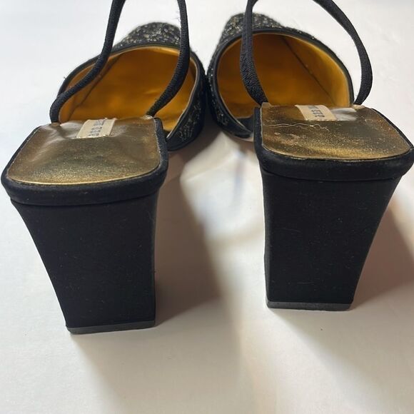 Ann Marino my woman’s black fabric heels. Size 6.5. - Picture 4 of 11